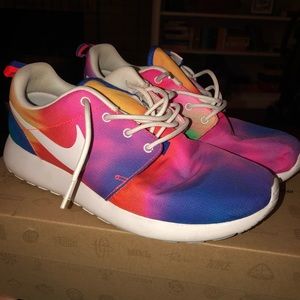 Nike Roshe Run Tie Dye Size 7.5